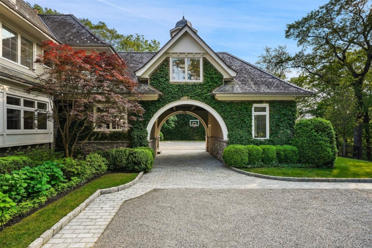 13,986 Sq. Ft. Mansion in Armonk, NY ($6,950,000)