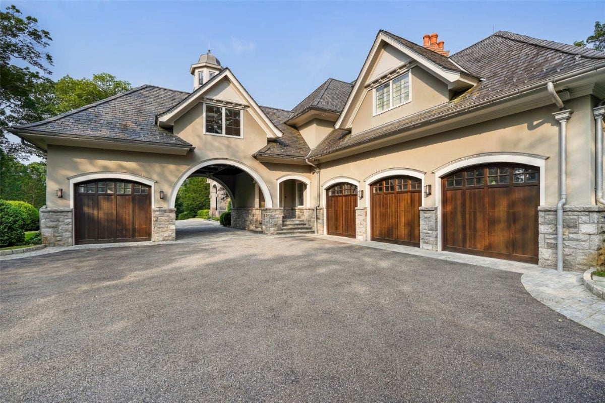 13,986 Sq. Ft. Mansion in Armonk, NY ($6,950,000)
