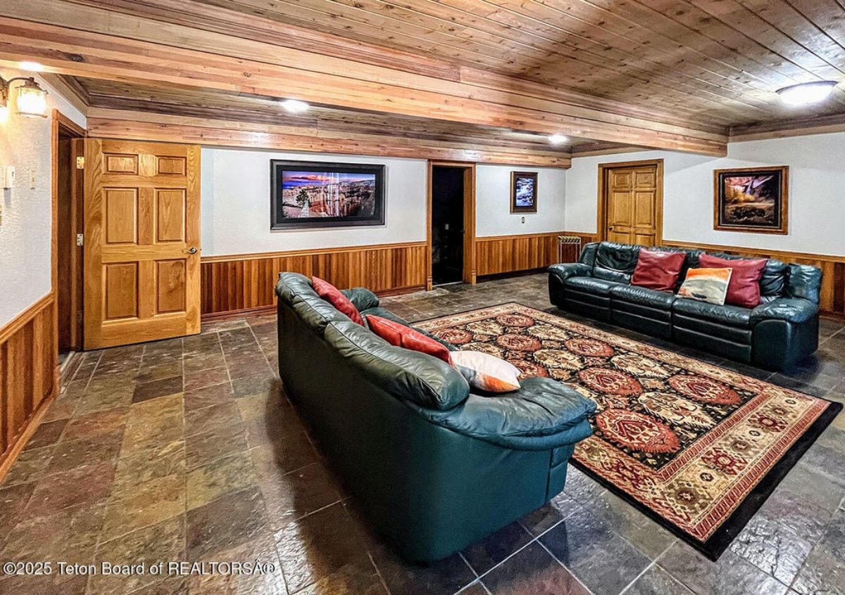 9,470 Sq. Ft. Mansion in Bedford, WY ($13,490,000)
