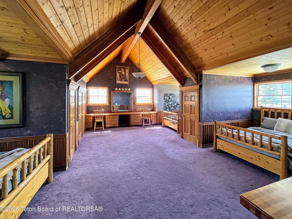 9,470 Sq. Ft. Mansion in Bedford, WY ($13,490,000)