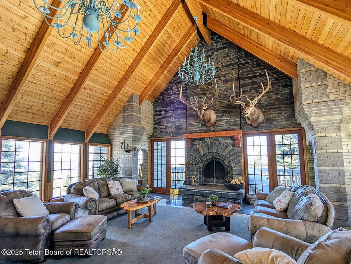 9,470 Sq. Ft. Mansion in Bedford, WY ($13,490,000)