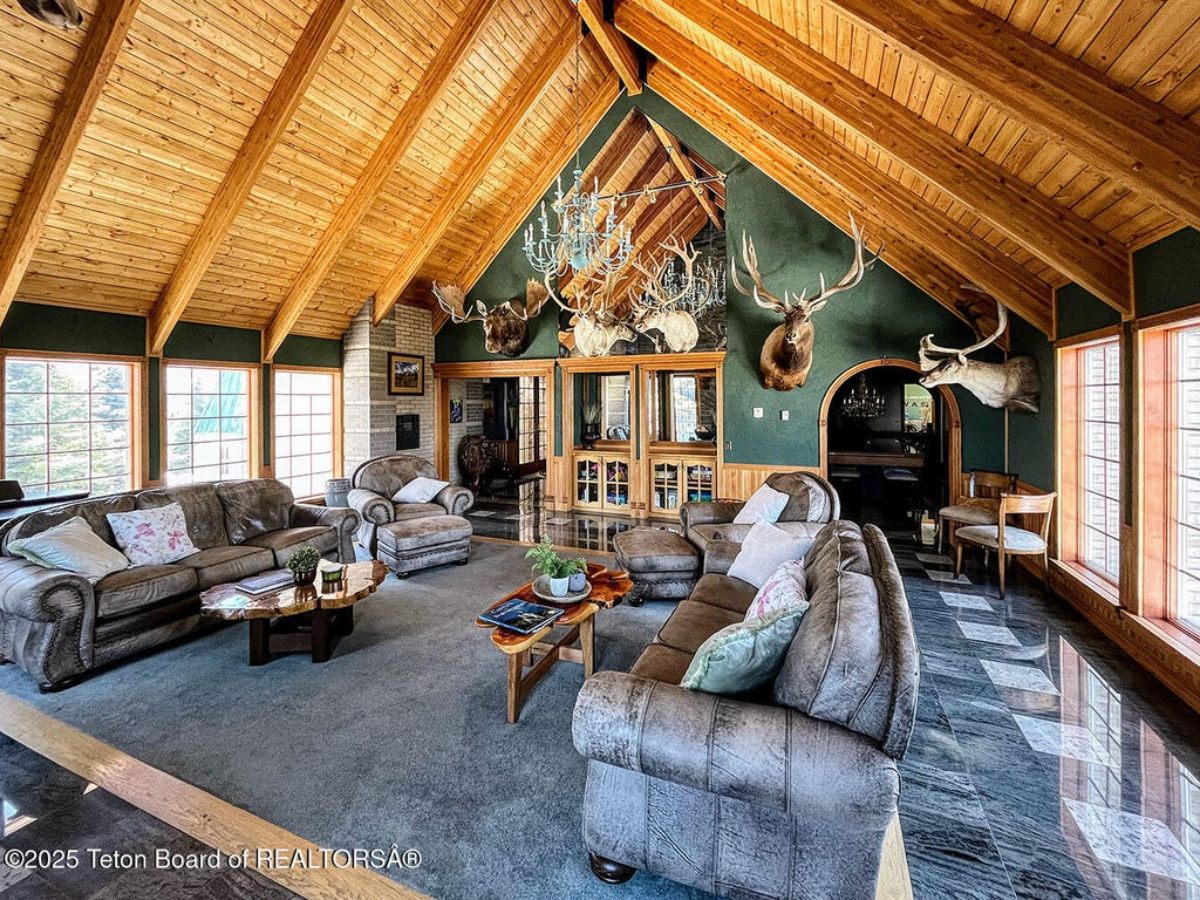 9,470 Sq. Ft. Mansion in Bedford, WY ($13,490,000)