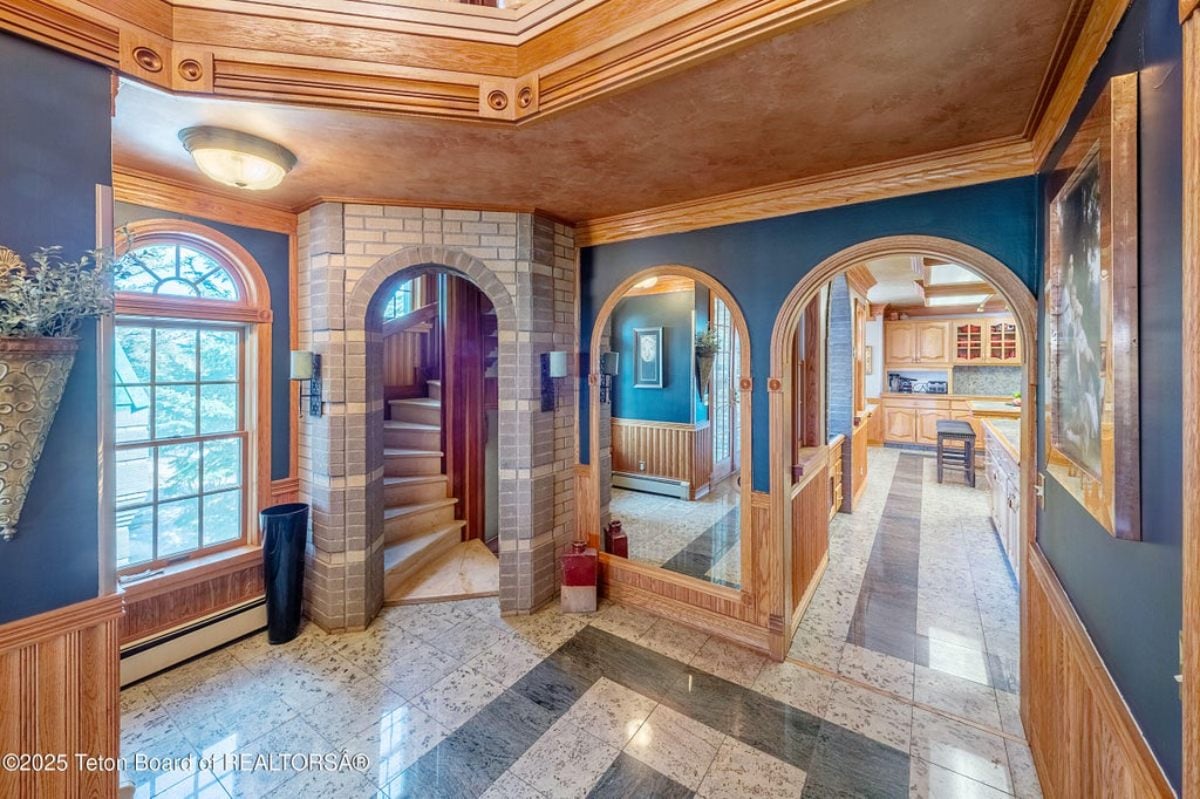 9,470 Sq. Ft. Mansion in Bedford, WY ($13,490,000)