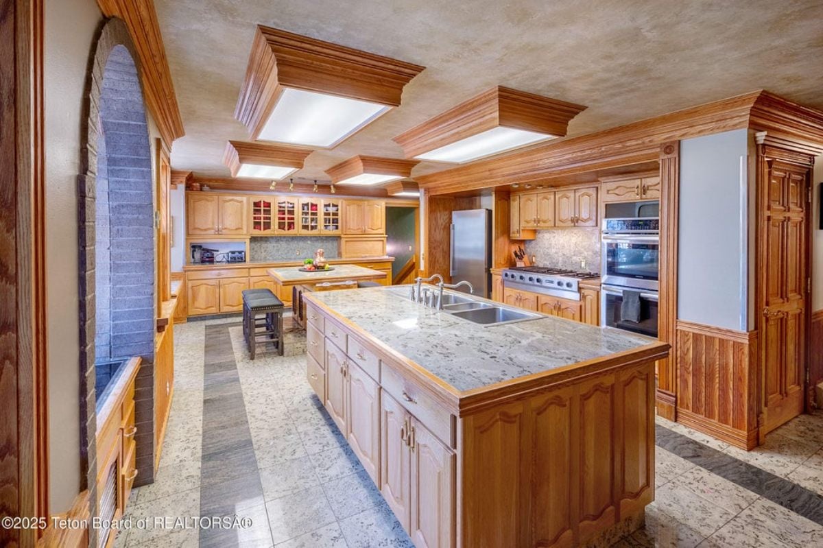 9,470 Sq. Ft. Mansion in Bedford, WY ($13,490,000)