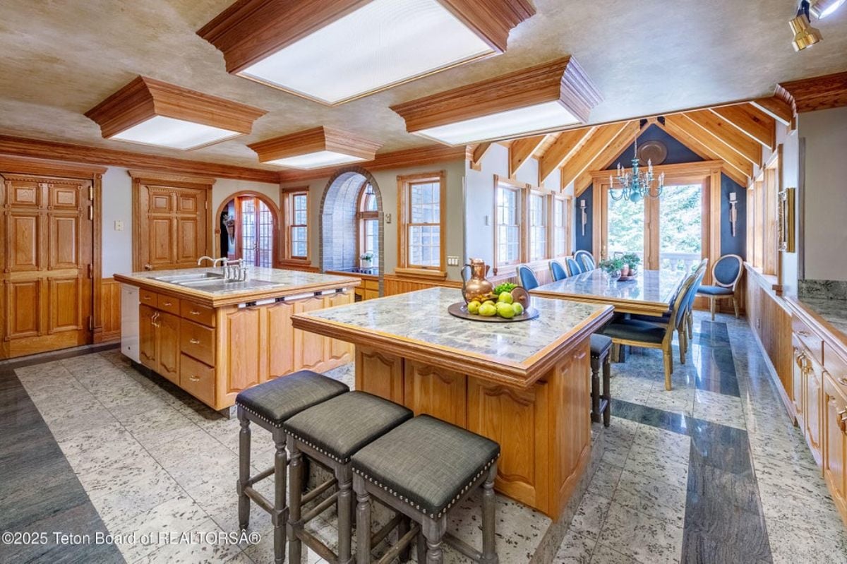 9,470 Sq. Ft. Mansion in Bedford, WY ($13,490,000)