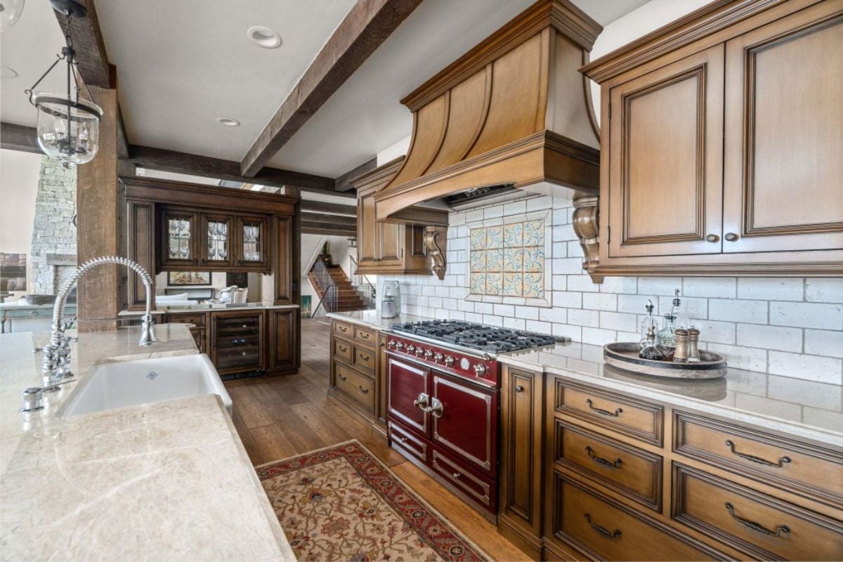 7,643 Sq. Ft. Mansion in Bend, OR ($9,750,000)v