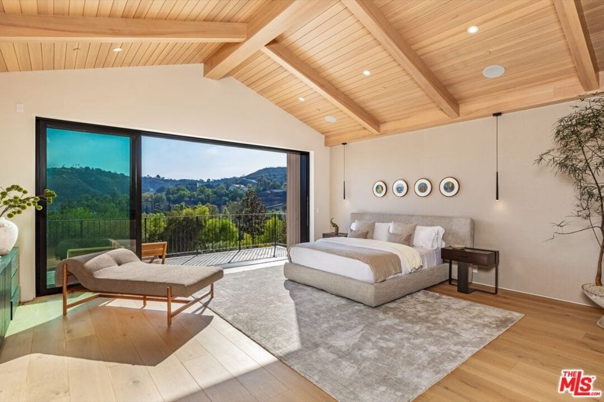16,112 Sq. Ft. Mansion in Calabasas, CA ($19,500,000)