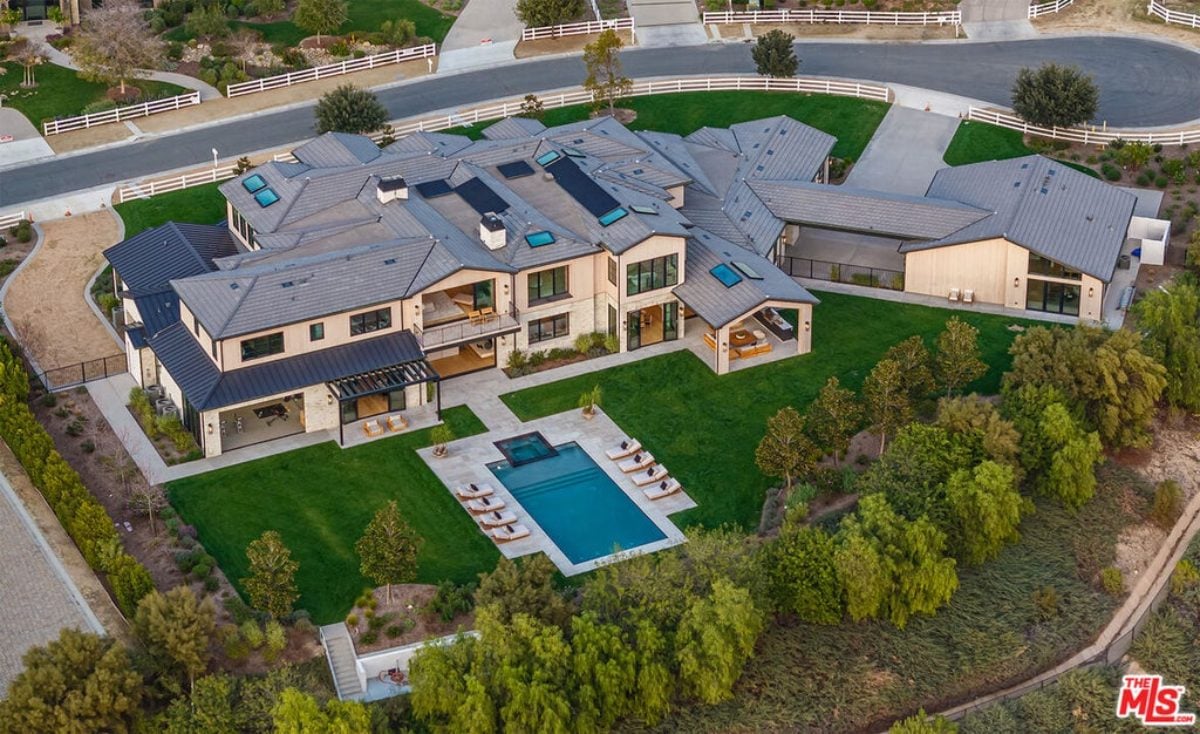 16,112 Sq. Ft. Mansion in Calabasas, CA ($19,500,000)