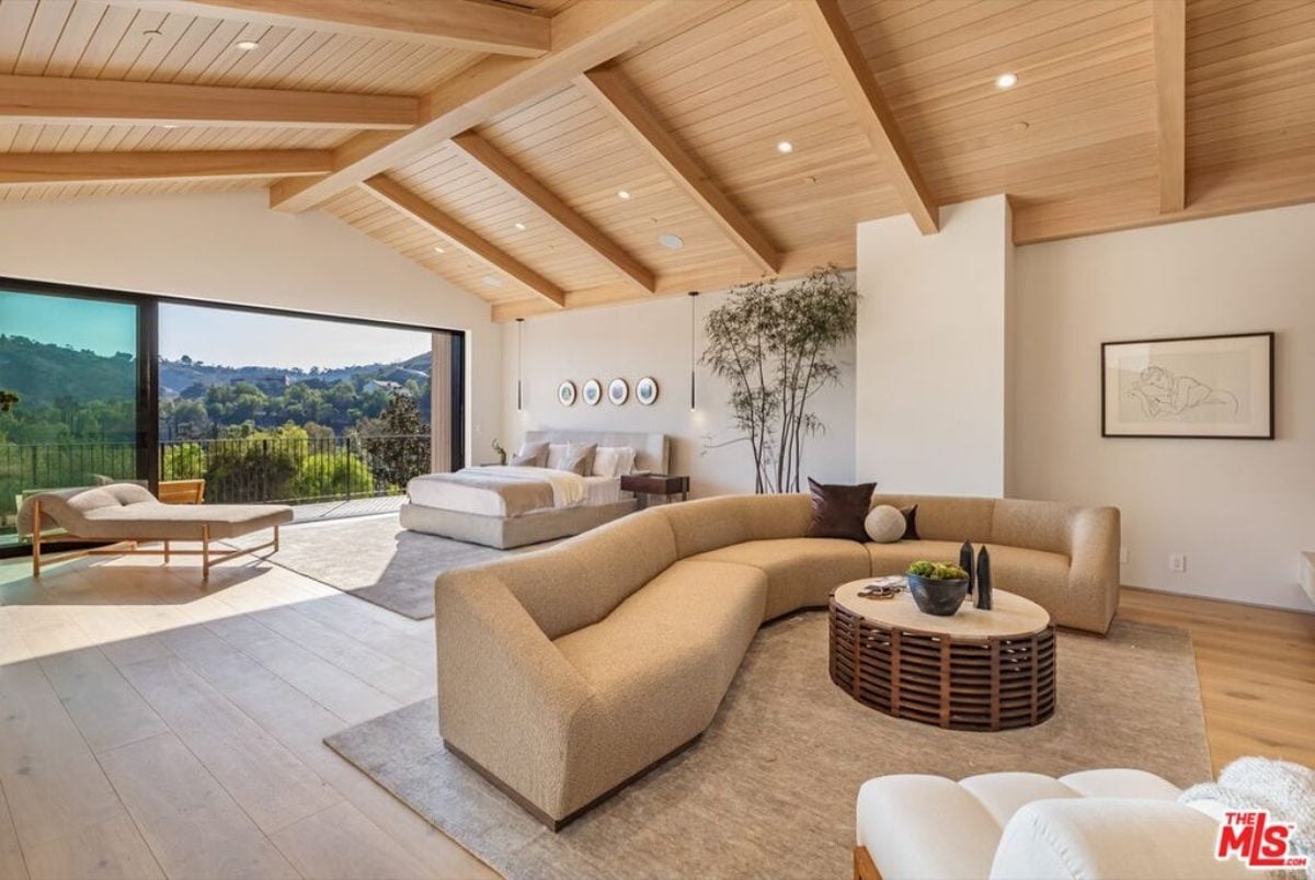 16,112 Sq. Ft. Mansion in Calabasas, CA ($19,500,000)