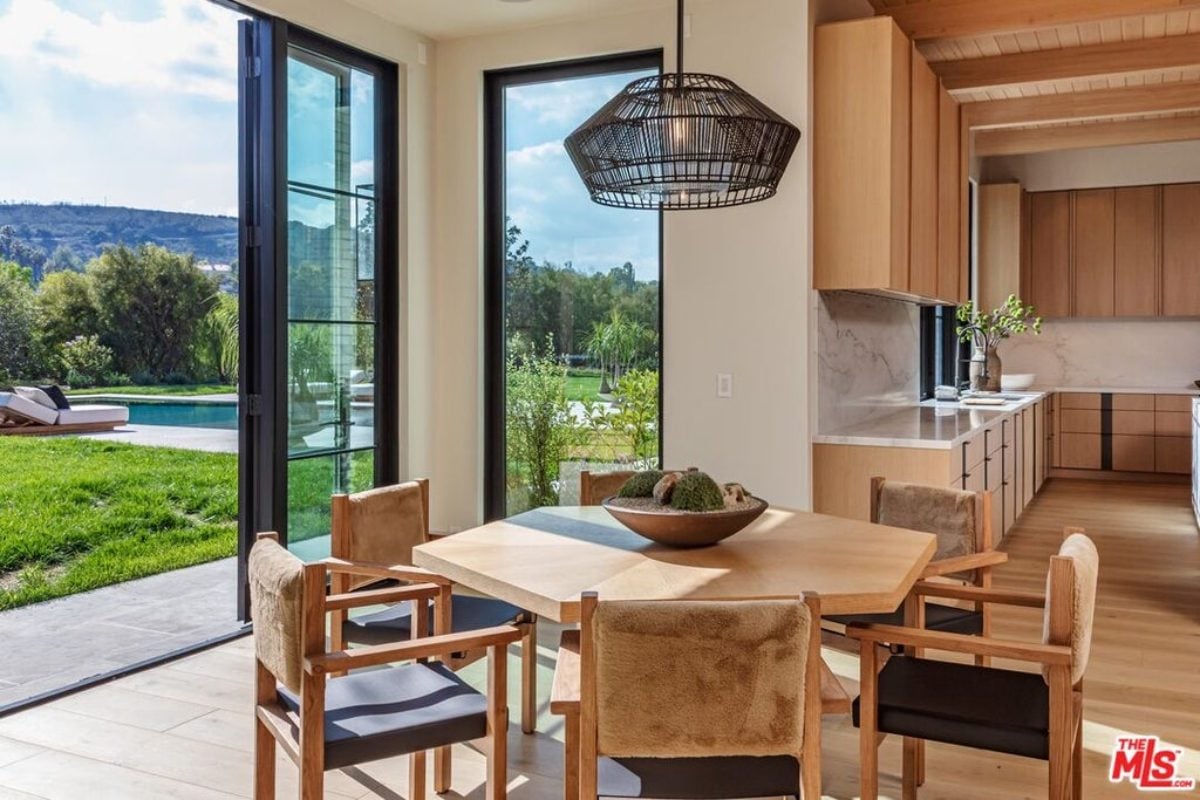 16,112 Sq. Ft. Mansion in Calabasas, CA ($19,500,000)