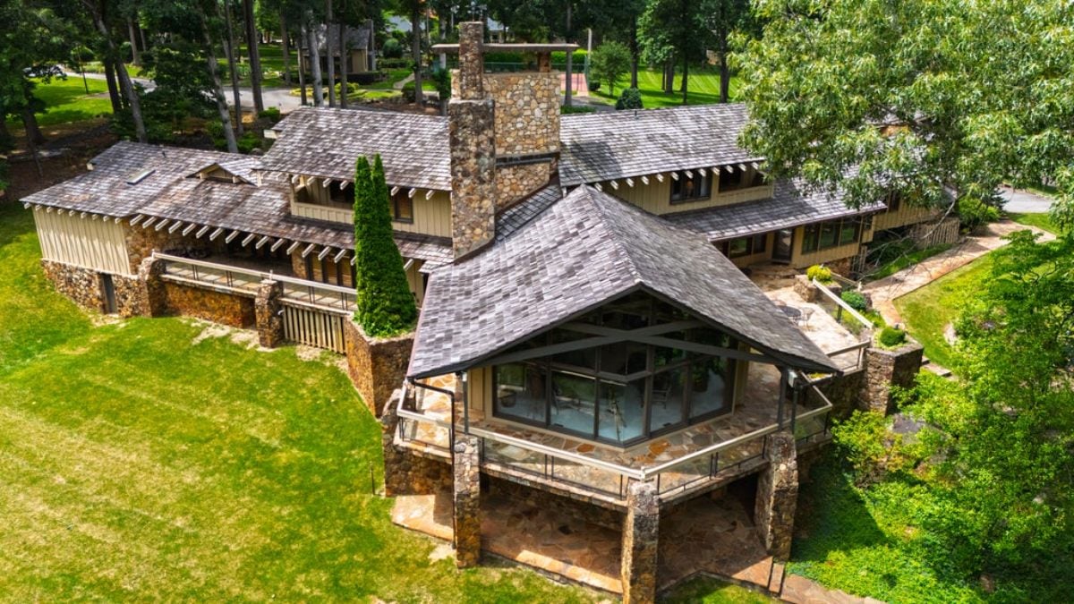 9,655 Sq. Ft. Mansion in Chapel Hill, NC ($5,400,000)