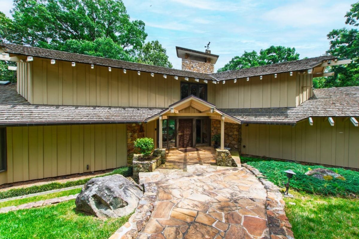 9,655 Sq. Ft. Mansion in Chapel Hill, NC ($5,400,000)