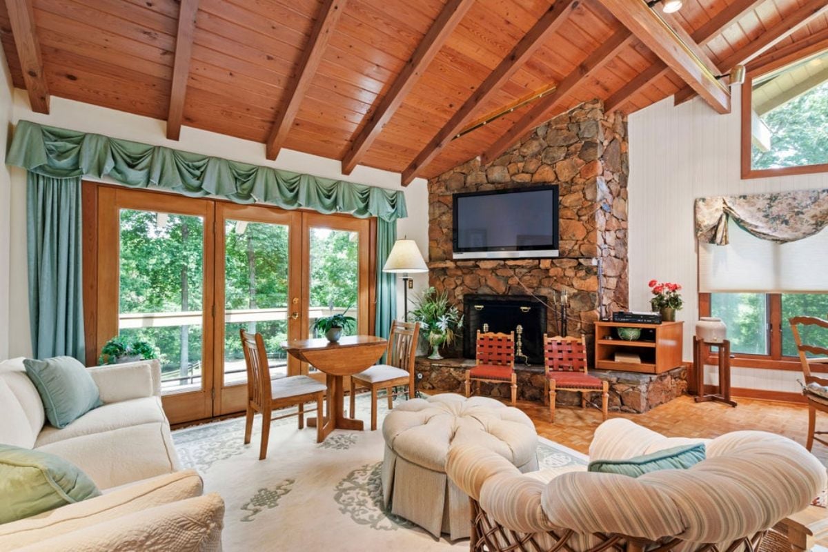9,655 Sq. Ft. Mansion in Chapel Hill, NC ($5,400,000)