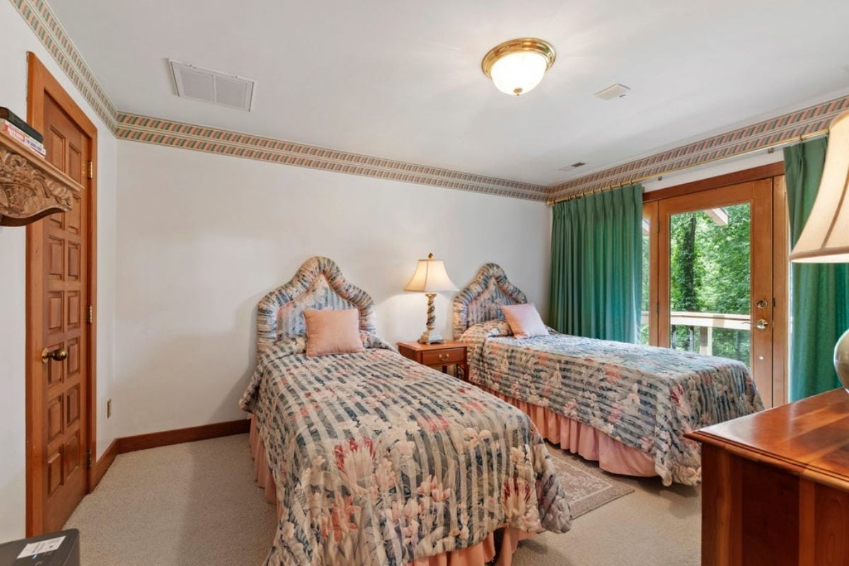 9,655 Sq. Ft. Mansion in Chapel Hill, NC ($5,400,000)