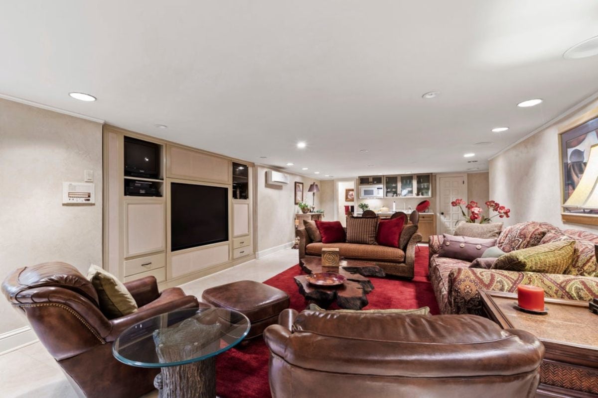 9,655 Sq. Ft. Mansion in Chapel Hill, NC ($5,400,000)