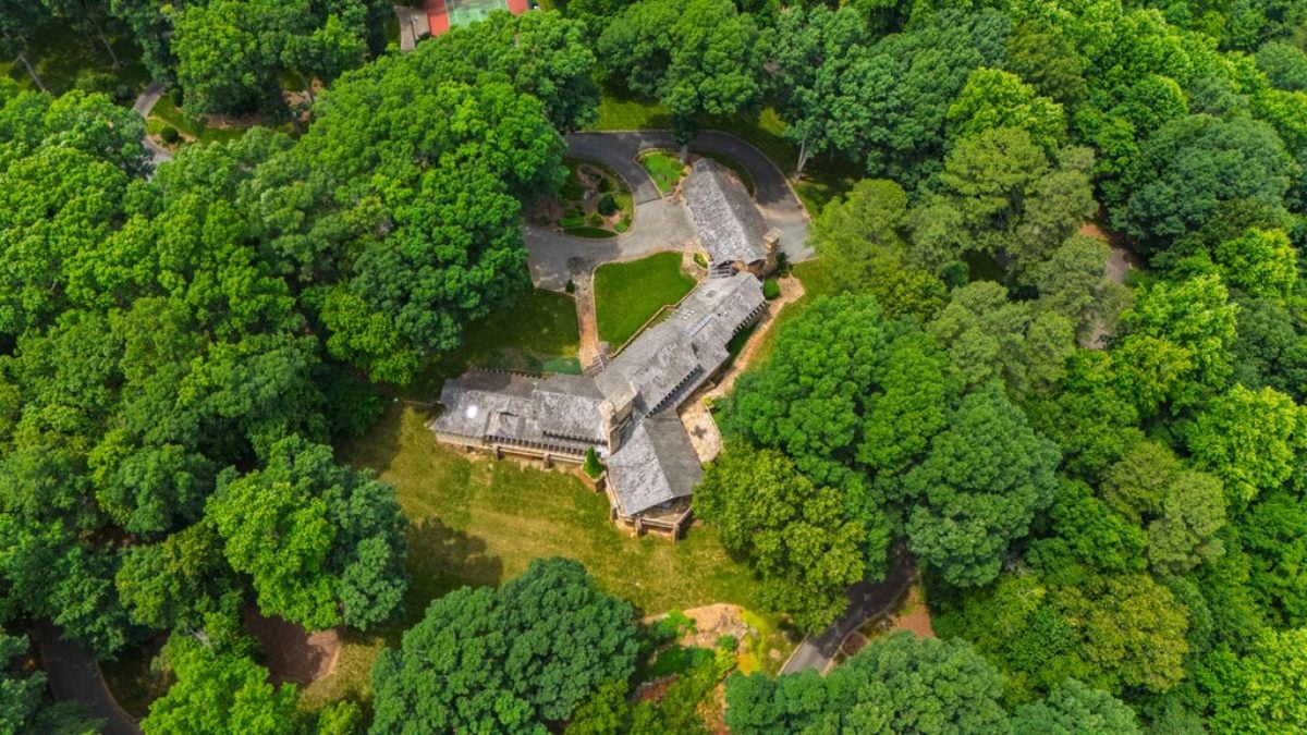 9,655 Sq. Ft. Mansion in Chapel Hill, NC ($5,400,000)
