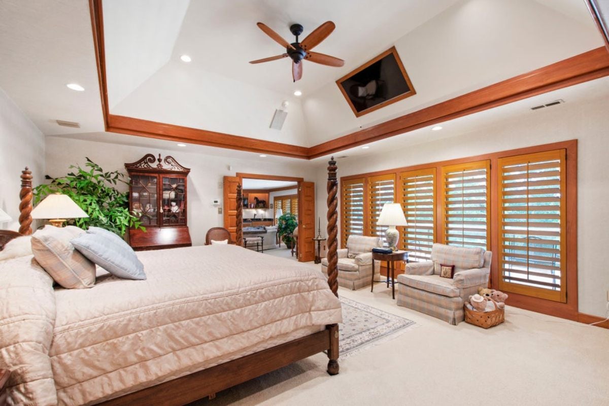 9,655 Sq. Ft. Mansion in Chapel Hill, NC ($5,400,000)