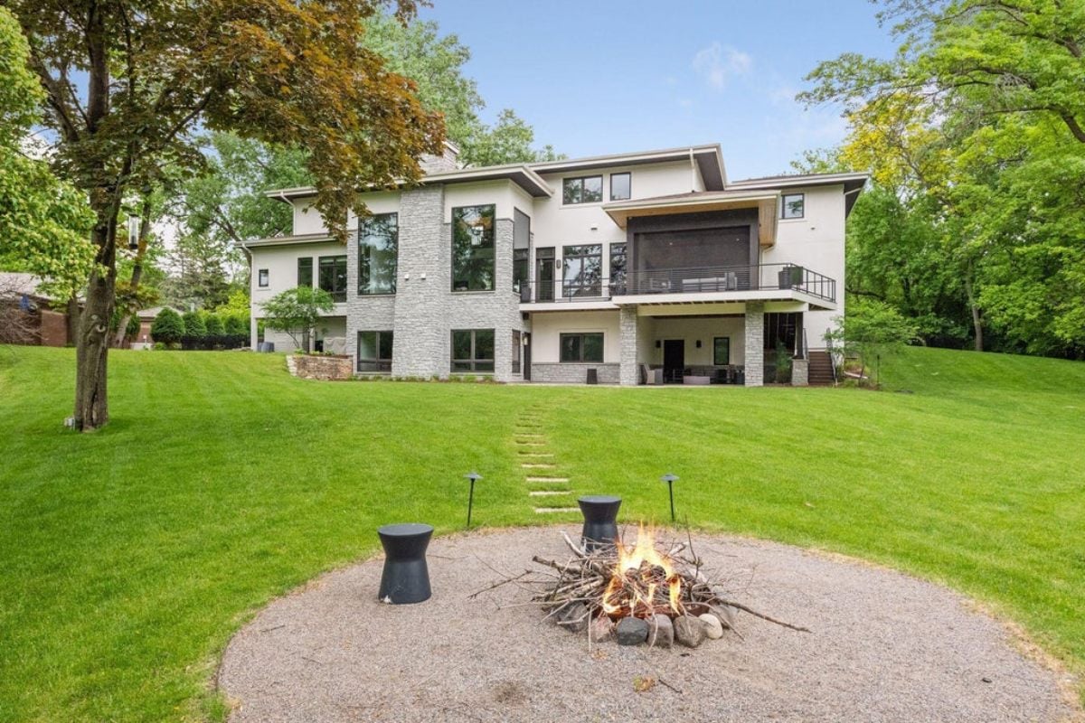 8,871 Sq. Ft. Mansion in Edina, MN ($3,995,000)