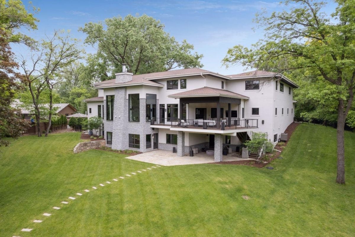 8,871 Sq. Ft. Mansion in Edina, MN ($3,995,000)