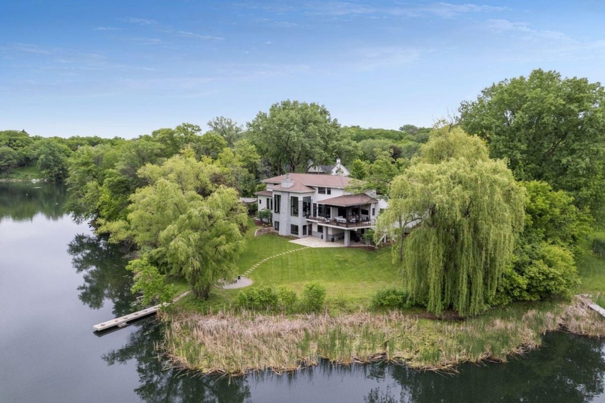8,871 Sq. Ft. Mansion in Edina, MN ($3,995,000)
