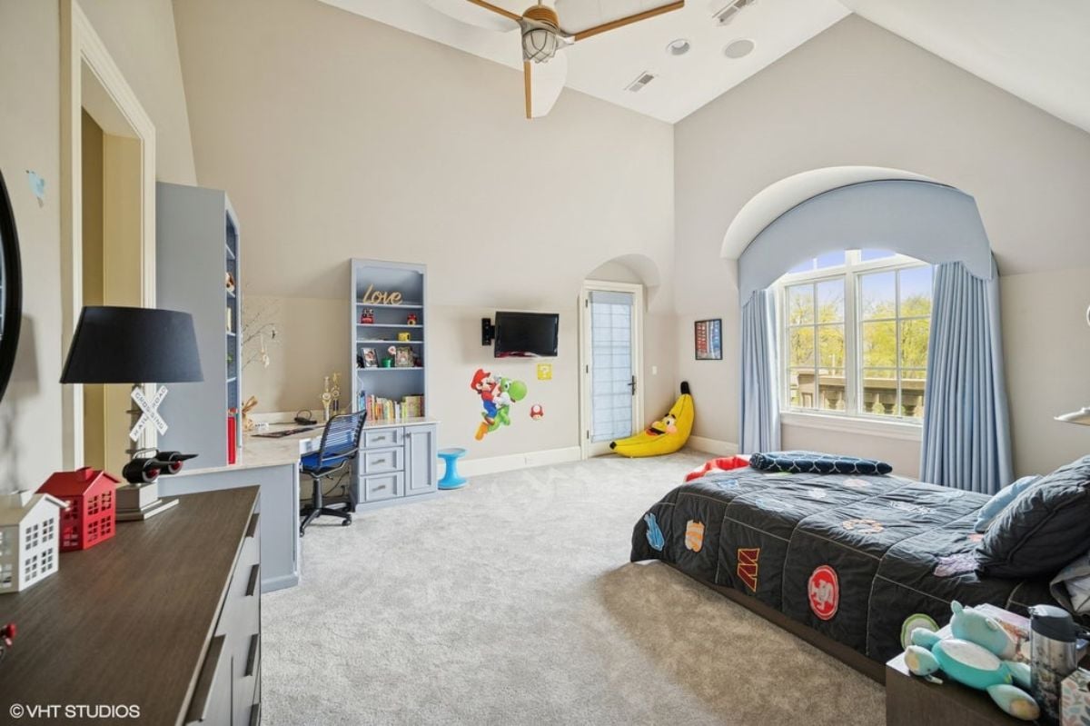 8,000 Sq. Ft. Mansion in Glencoe, IL ($3,695,000)