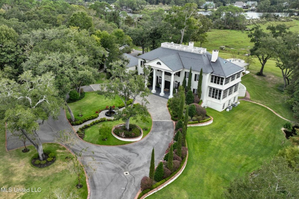 7,923 Sq. Ft. Mansion in Gulfport, MS ($4,799,000)