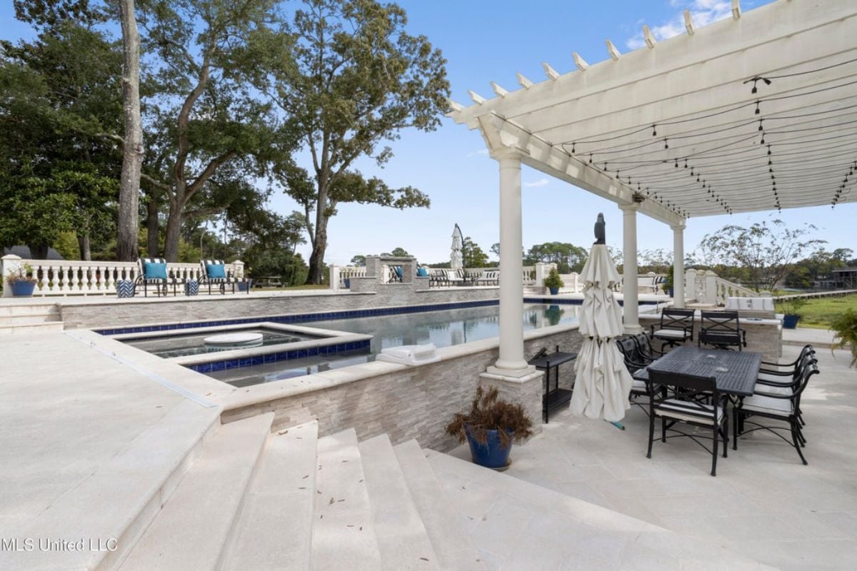 7,923 Sq. Ft. Mansion in Gulfport, MS ($4,799,000)