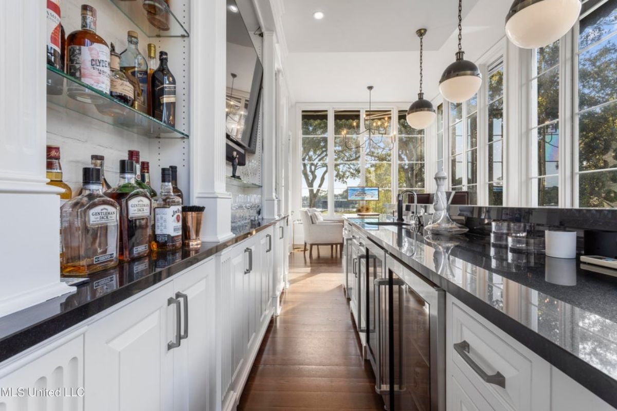 7,923 Sq. Ft. Mansion in Gulfport, MS ($4,799,000)