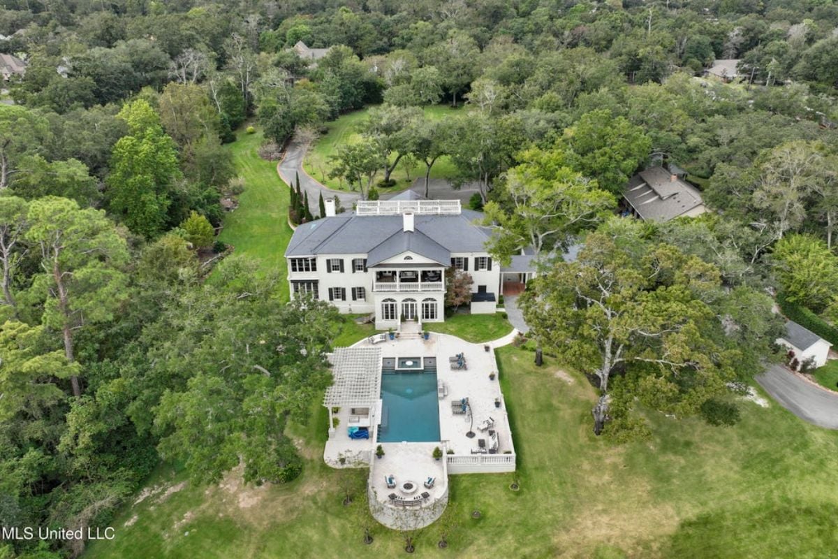 7,923 Sq. Ft. Mansion in Gulfport, MS ($4,799,000)