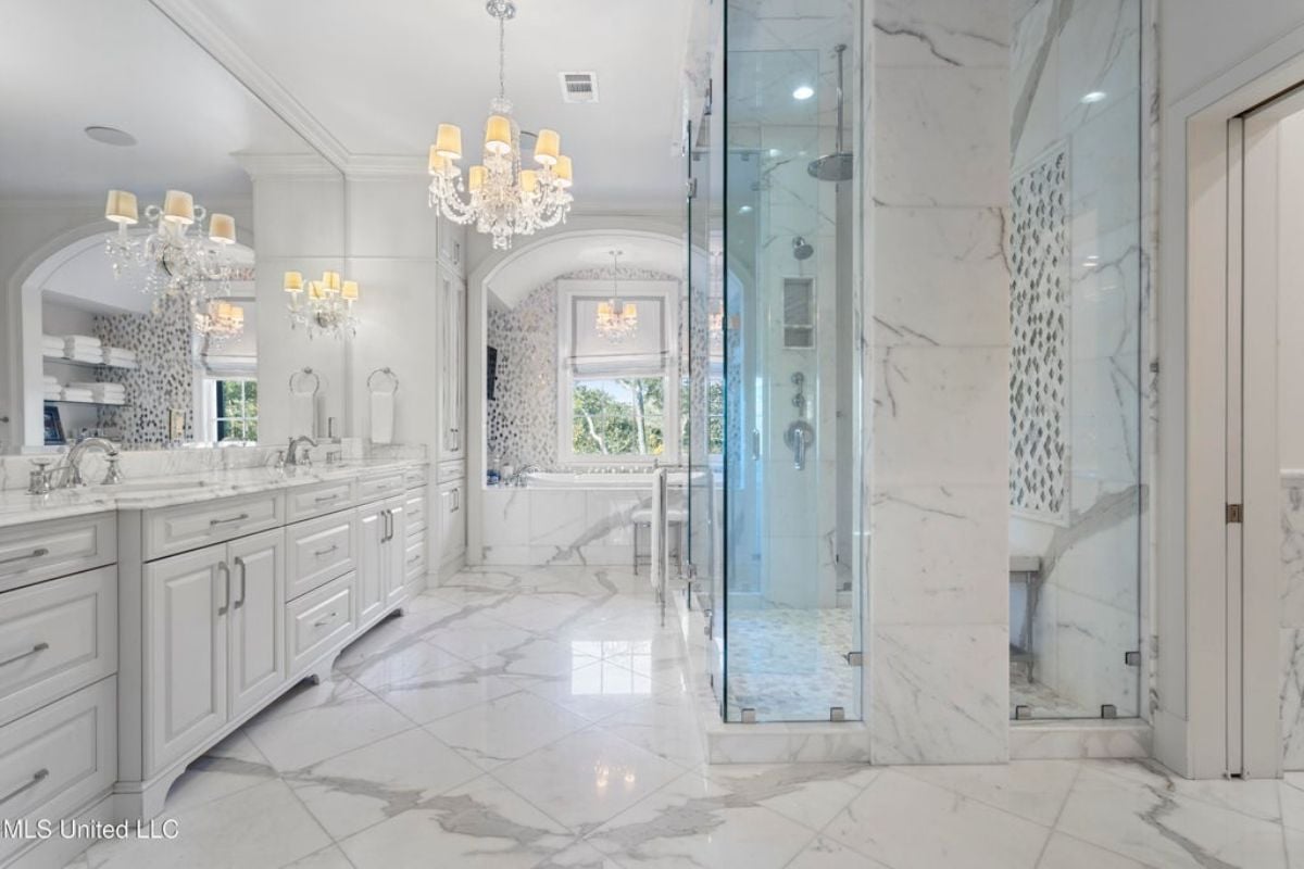 7,923 Sq. Ft. Mansion in Gulfport, MS ($4,799,000)