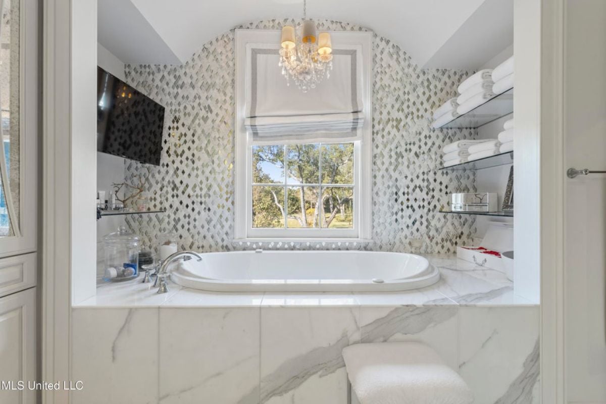 7,923 Sq. Ft. Mansion in Gulfport, MS ($4,799,000)