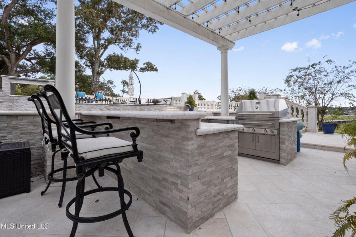 7,923 Sq. Ft. Mansion in Gulfport, MS ($4,799,000)