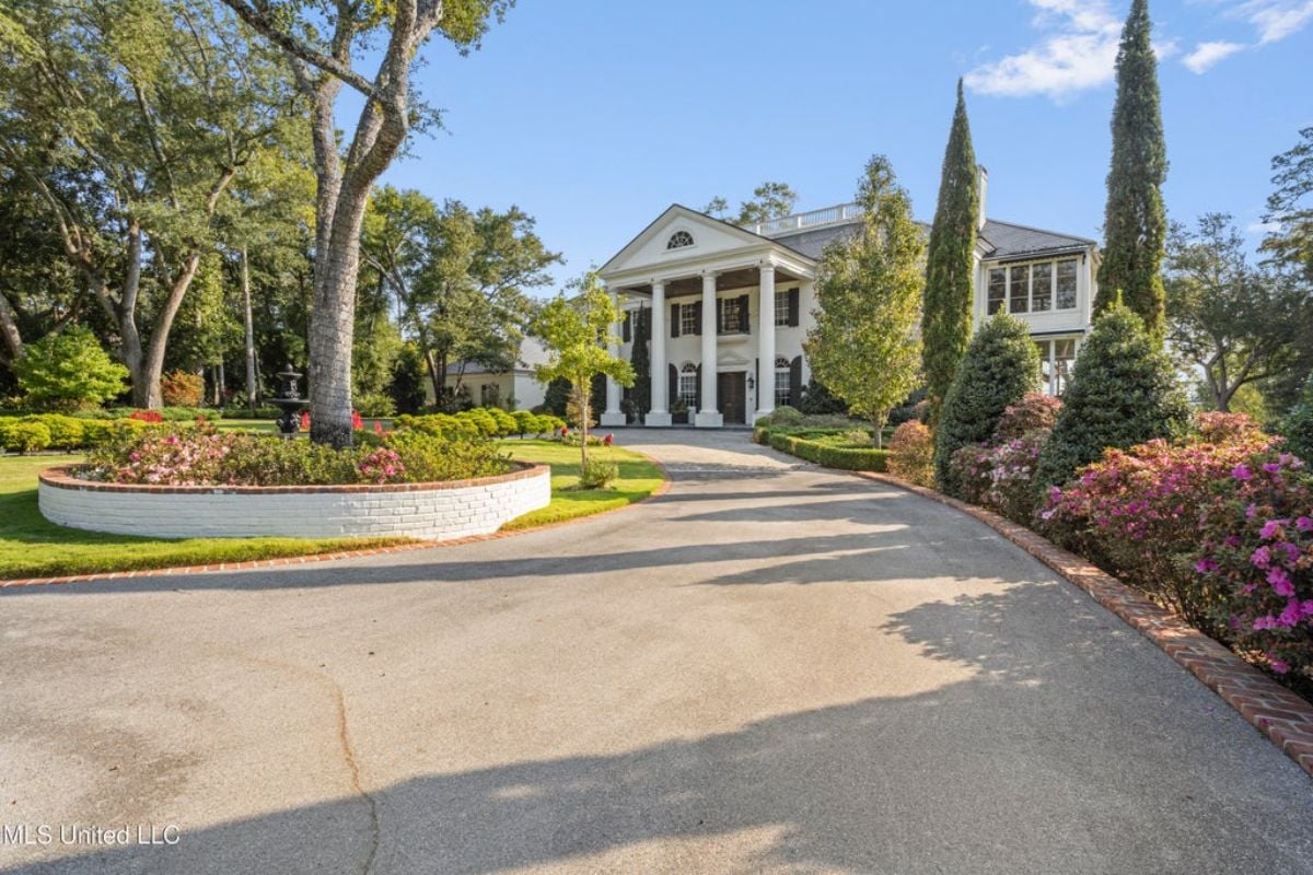 7,923 Sq. Ft. Mansion in Gulfport, MS ($4,799,000)