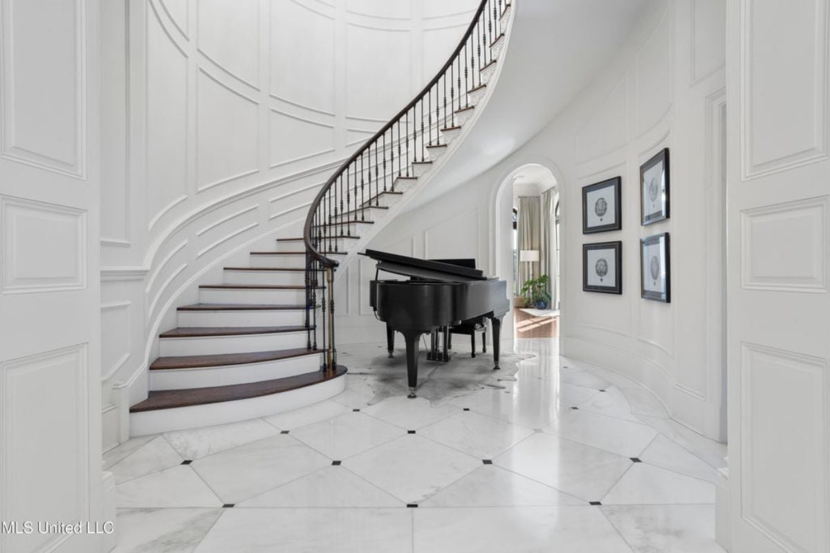 7,923 Sq. Ft. Mansion in Gulfport, MS ($4,799,000)