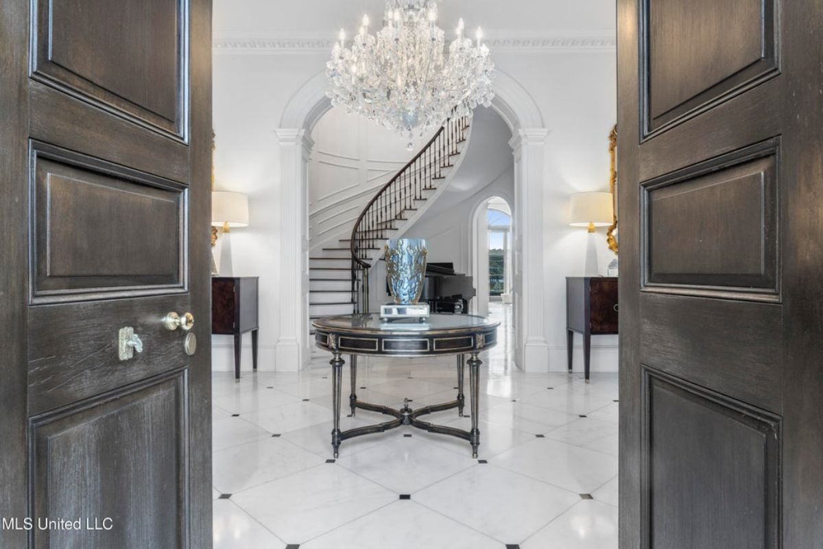 7,923 Sq. Ft. Mansion in Gulfport, MS ($4,799,000)