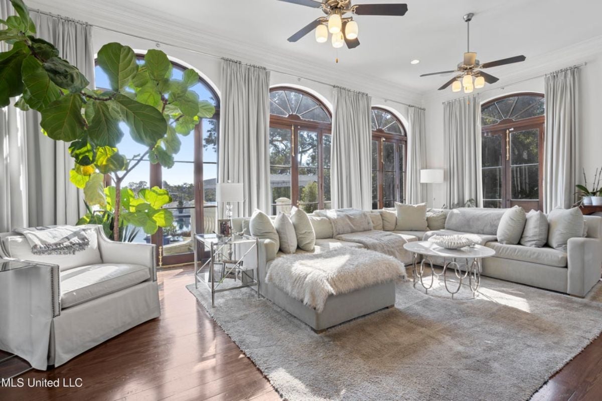 7,923 Sq. Ft. Mansion in Gulfport, MS ($4,799,000)