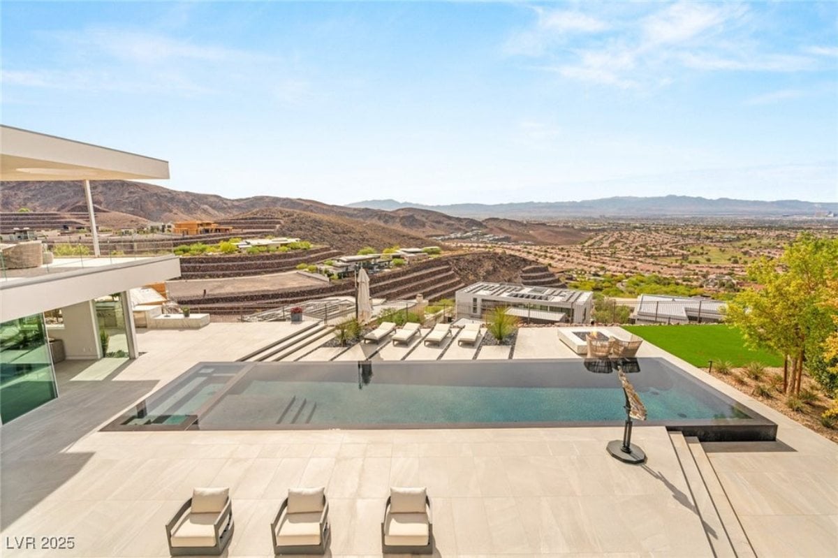 6,434 Sq. Ft. Mansion in Henderson, NV ($9,250,000)