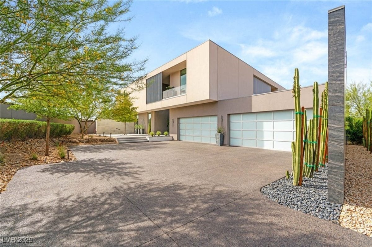 6,434 Sq. Ft. Mansion in Henderson, NV ($9,250,000)