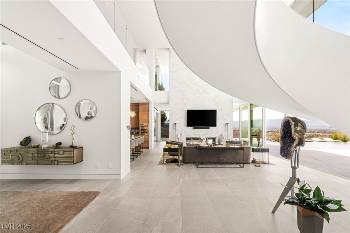 6,434 Sq. Ft. Mansion in Henderson, NV ($9,250,000)