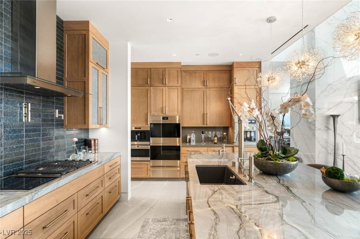 6,434 Sq. Ft. Mansion in Henderson, NV ($9,250,000)