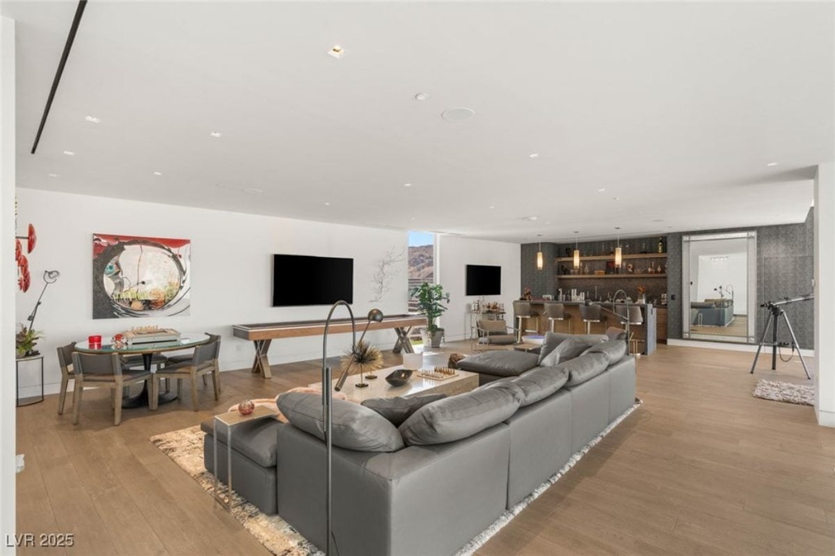 6,434 Sq. Ft. Mansion in Henderson, NV ($9,250,000)