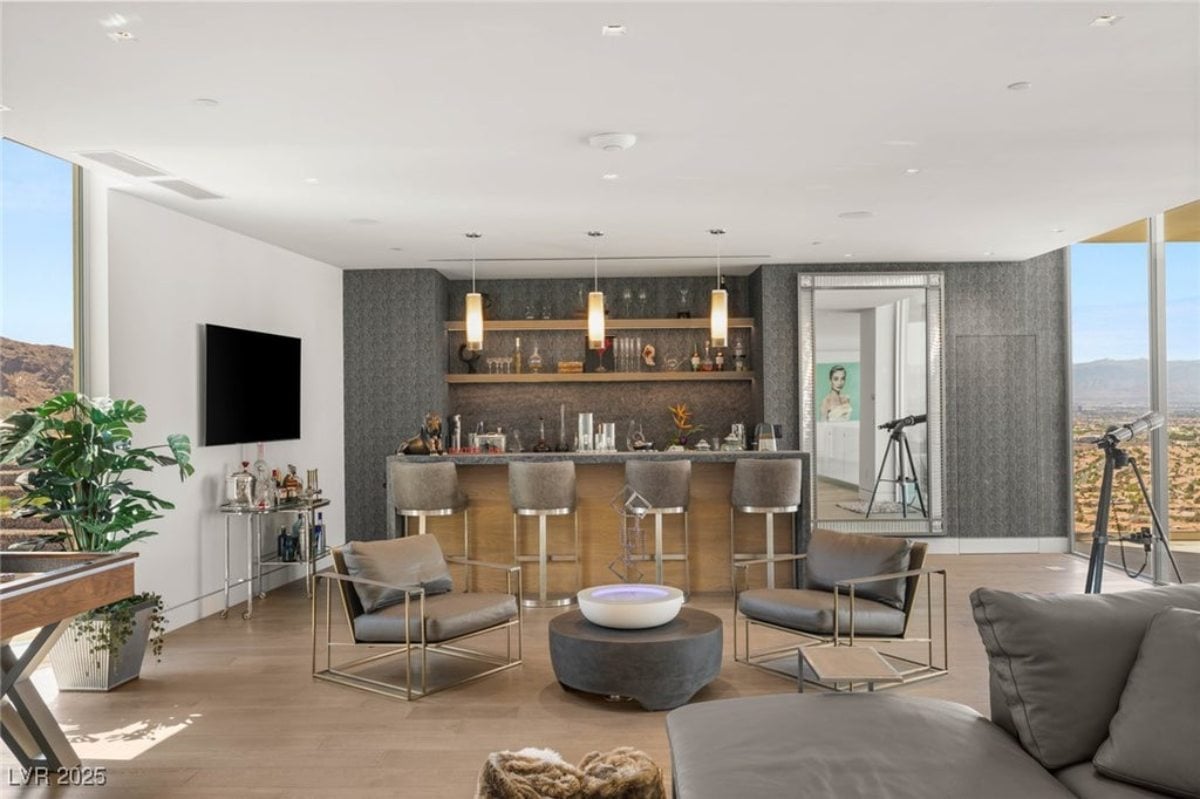 6,434 Sq. Ft. Mansion in Henderson, NV ($9,250,000)