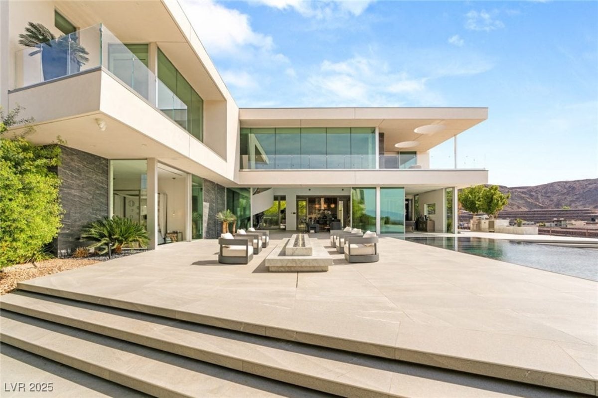 6,434 Sq. Ft. Mansion in Henderson, NV ($9,250,000)