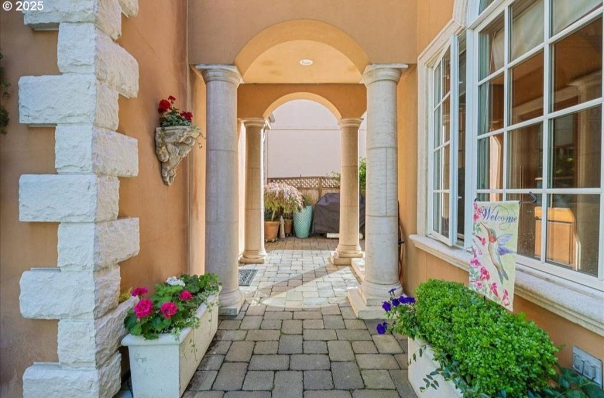 5,510 Sq. Ft. Mansion in Lake Oswego, OR ($5,995,000)