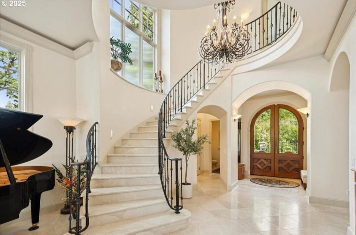 5,510 Sq. Ft. Mansion in Lake Oswego, OR ($5,995,000)