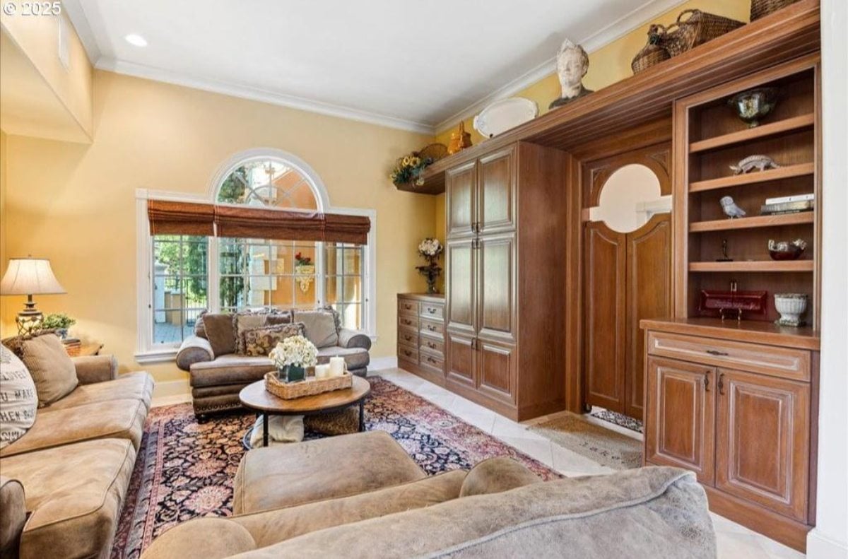 5,510 Sq. Ft. Mansion in Lake Oswego, OR ($5,995,000)