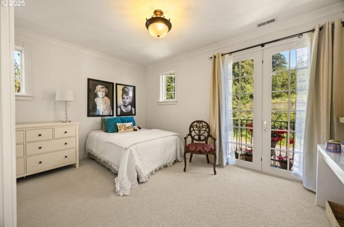 5,510 Sq. Ft. Mansion in Lake Oswego, OR ($5,995,000)