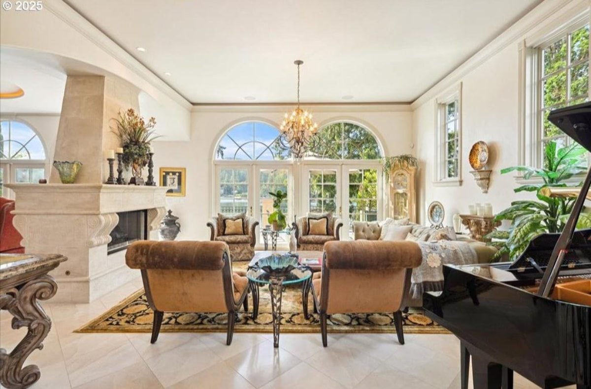 5,510 Sq. Ft. Mansion in Lake Oswego, OR ($5,995,000)
