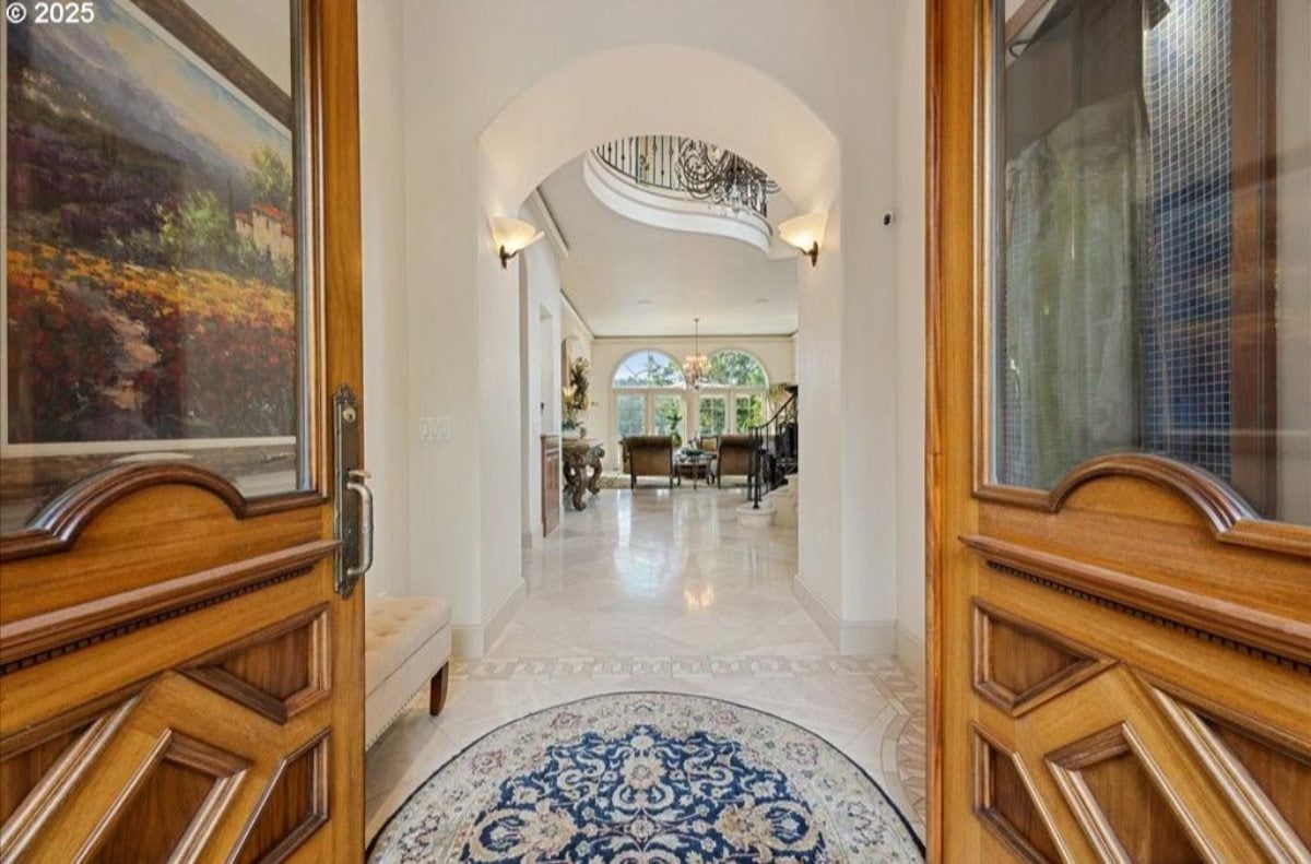 5,510 Sq. Ft. Mansion in Lake Oswego, OR ($5,995,000)