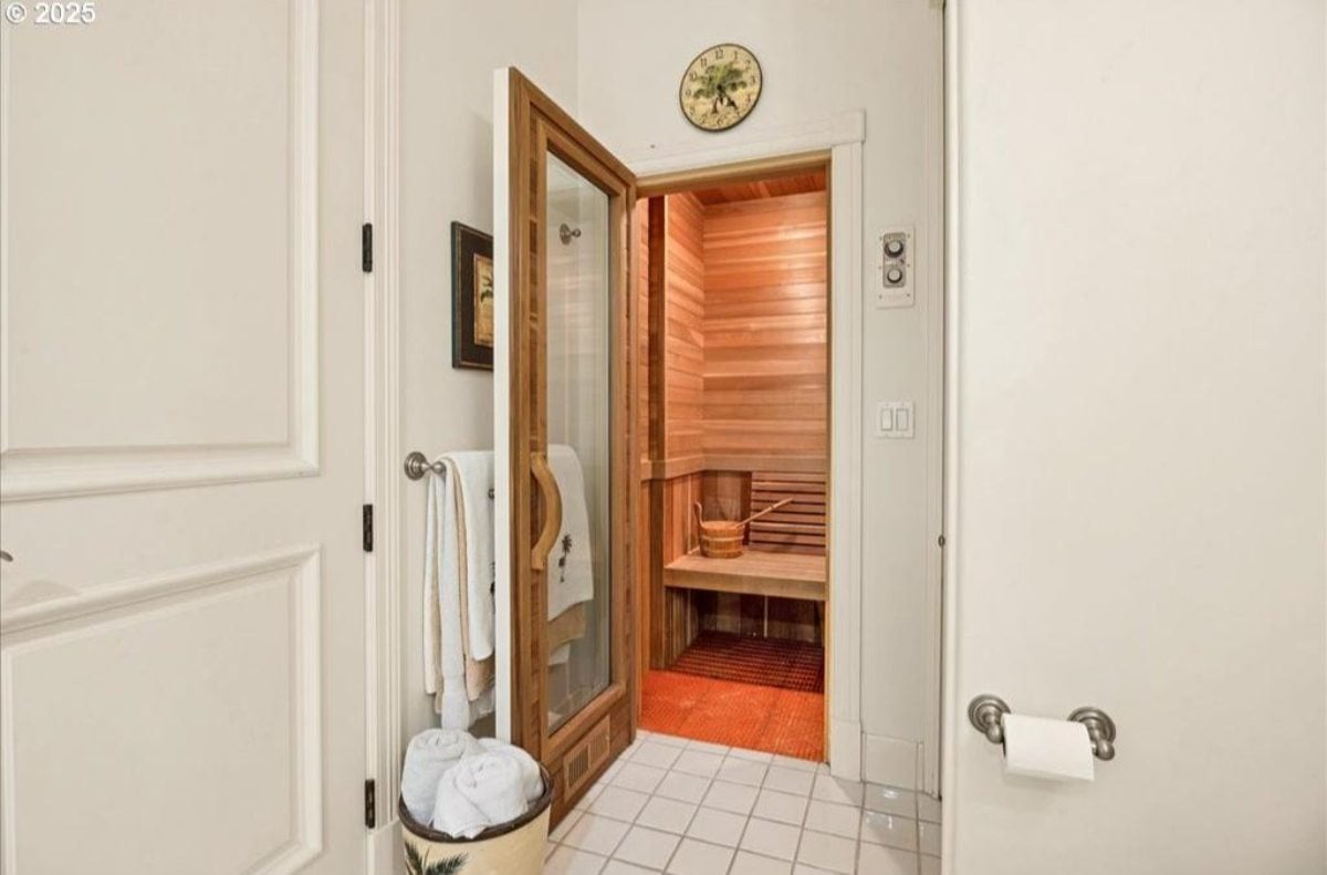 5,510 Sq. Ft. Mansion in Lake Oswego, OR ($5,995,000)
